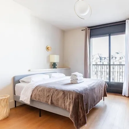 Francois1er/montaigne: Luxury 4p/2br Paris