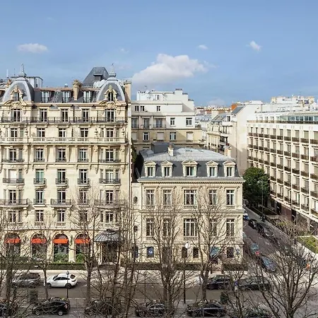 Francois1er/montaigne: Luxury 4p/2br *